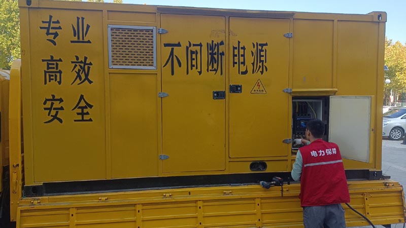 太康柴油发电机组和UPS电源配合使用时，如何避免切换过程中的电力中断？